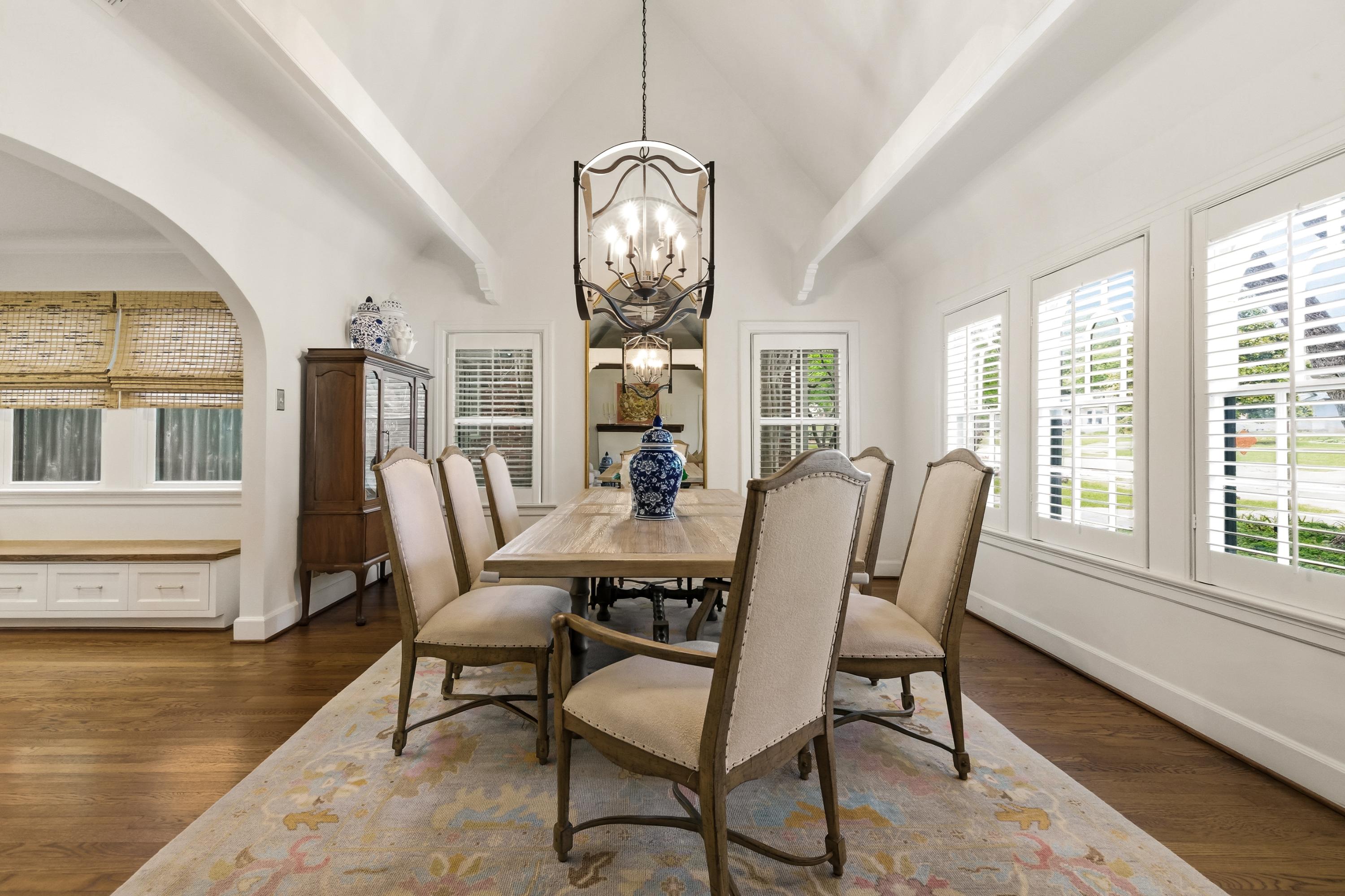  Charming Updated Tudor In Lakewood - 物件實景