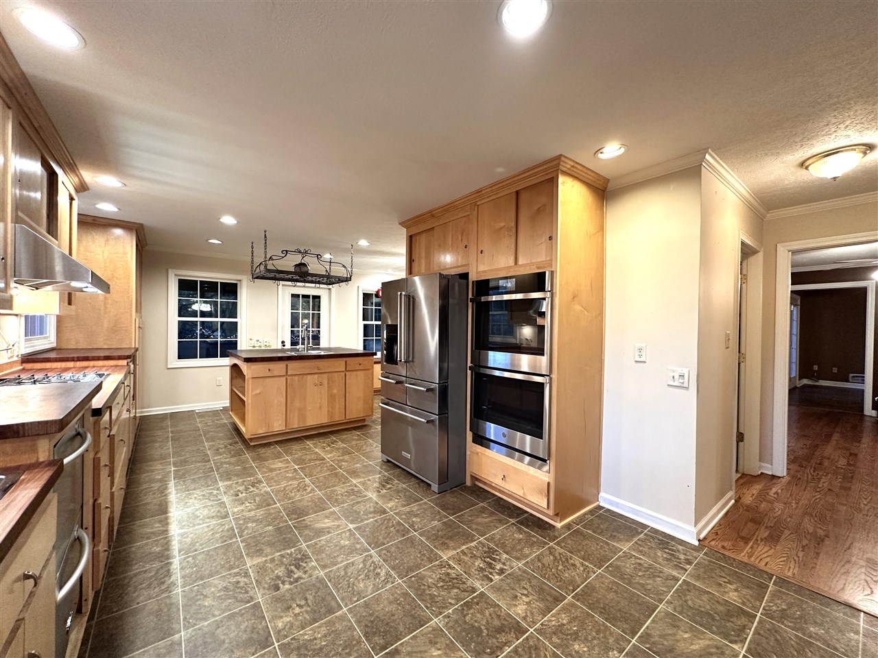 Bowling Green, Kentucky, 42103, United States, 4 Bedrooms Bedrooms, ,5 BathroomsBathrooms,Residential,For Sale,1991633