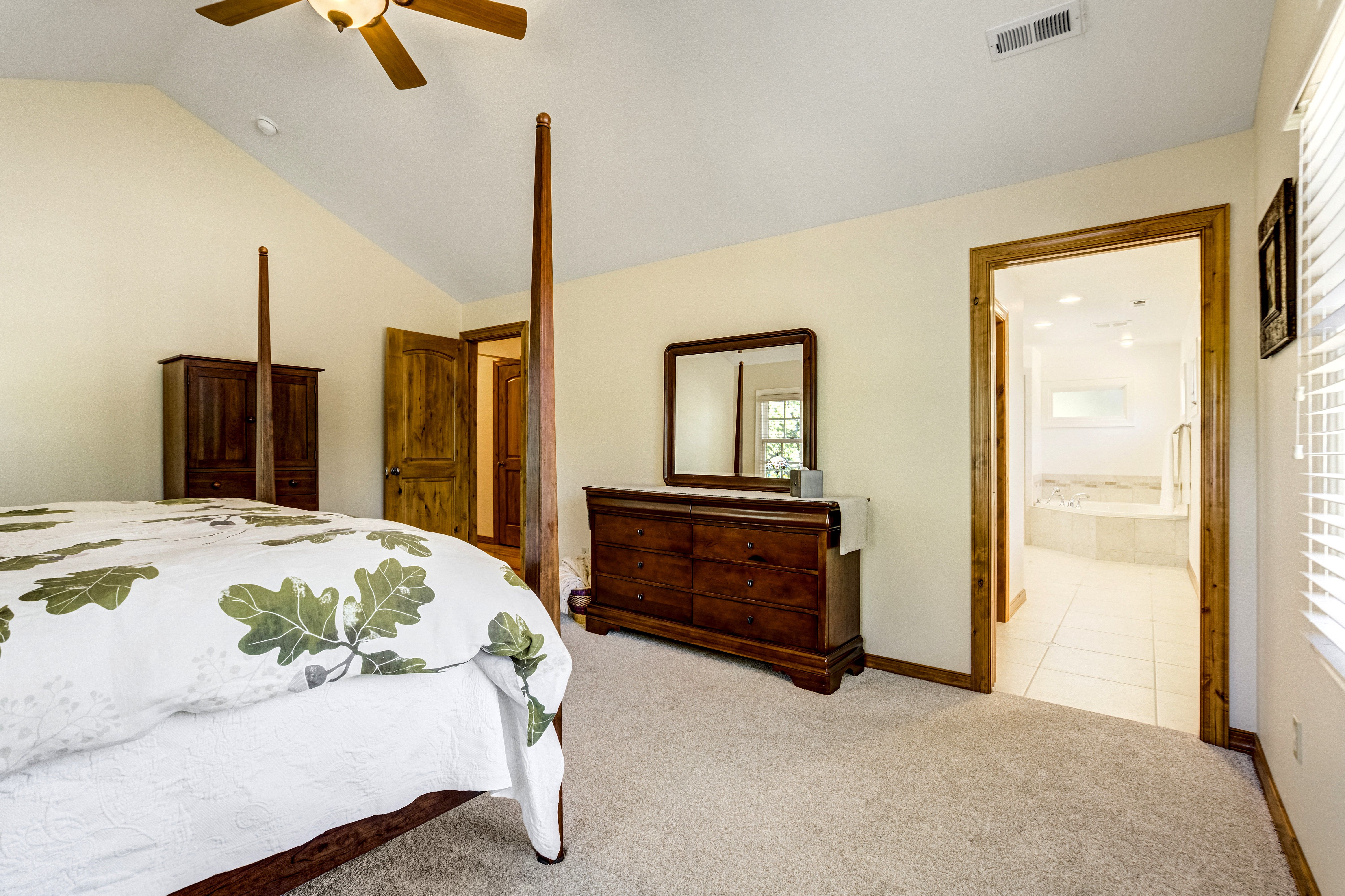  Impeccably Maintained Craftsman Retreat on a Quiet Cul-de-Sac - 物件實景