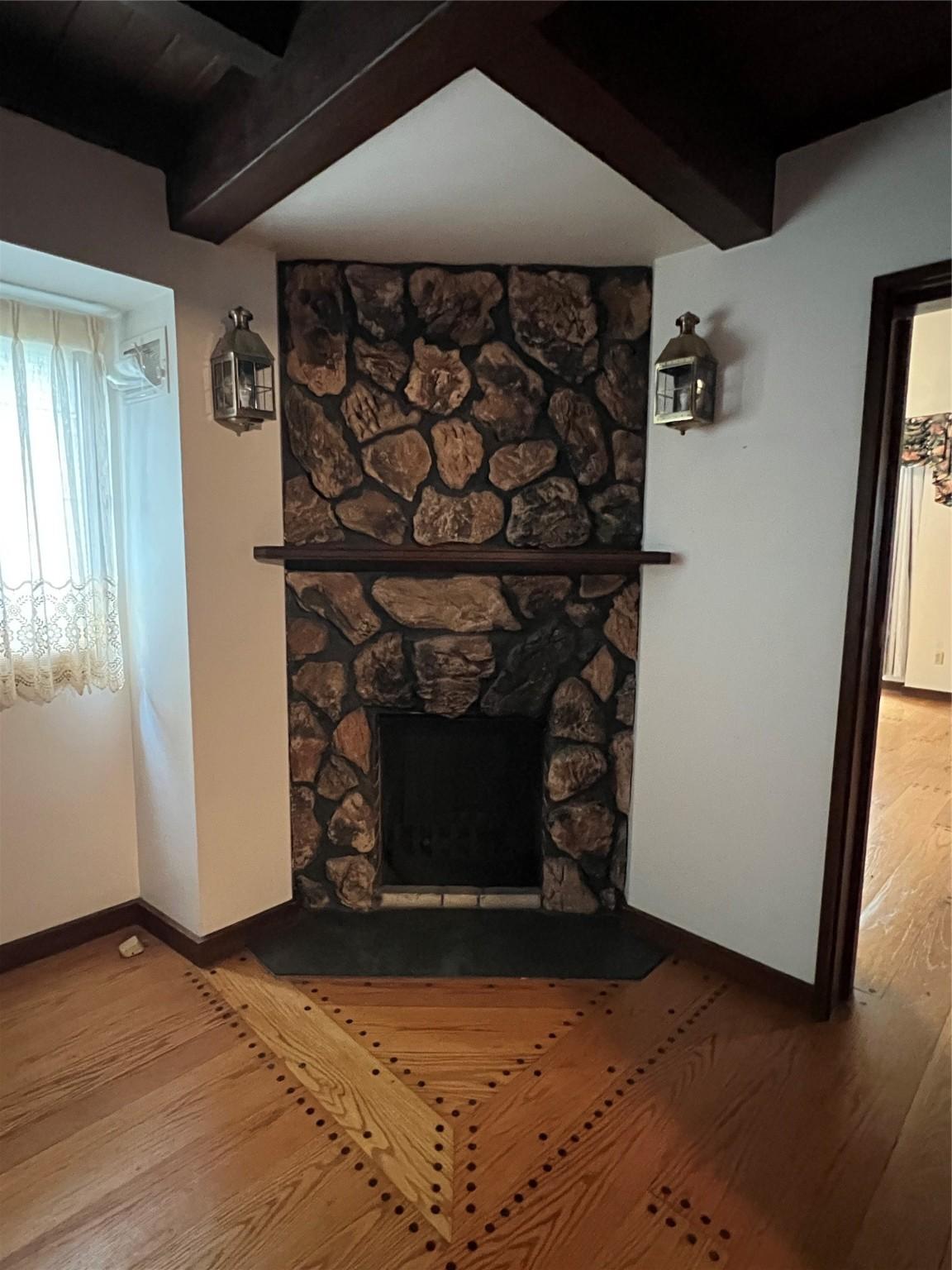 Pella, Iowa, 50219, United States, 3 Bedrooms Bedrooms, ,4 BathroomsBathrooms,Residential,For Sale,1879100