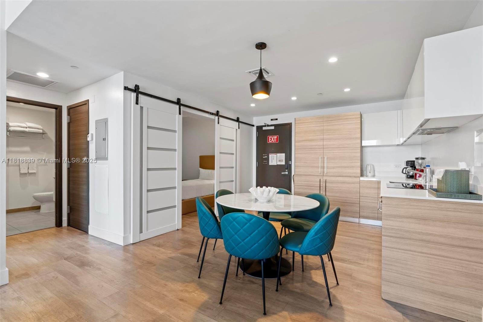 Hollywood, Florida, 33019, United States, 2 Bedrooms Bedrooms, ,1 BathroomBathrooms,Residential,For Sale,1850092
