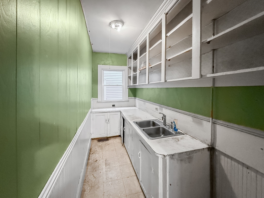 Lawrence, Massachusetts, 01841, United States, 8 Bedrooms Bedrooms, ,3 BathroomsBathrooms,Residential,For Sale,1992147