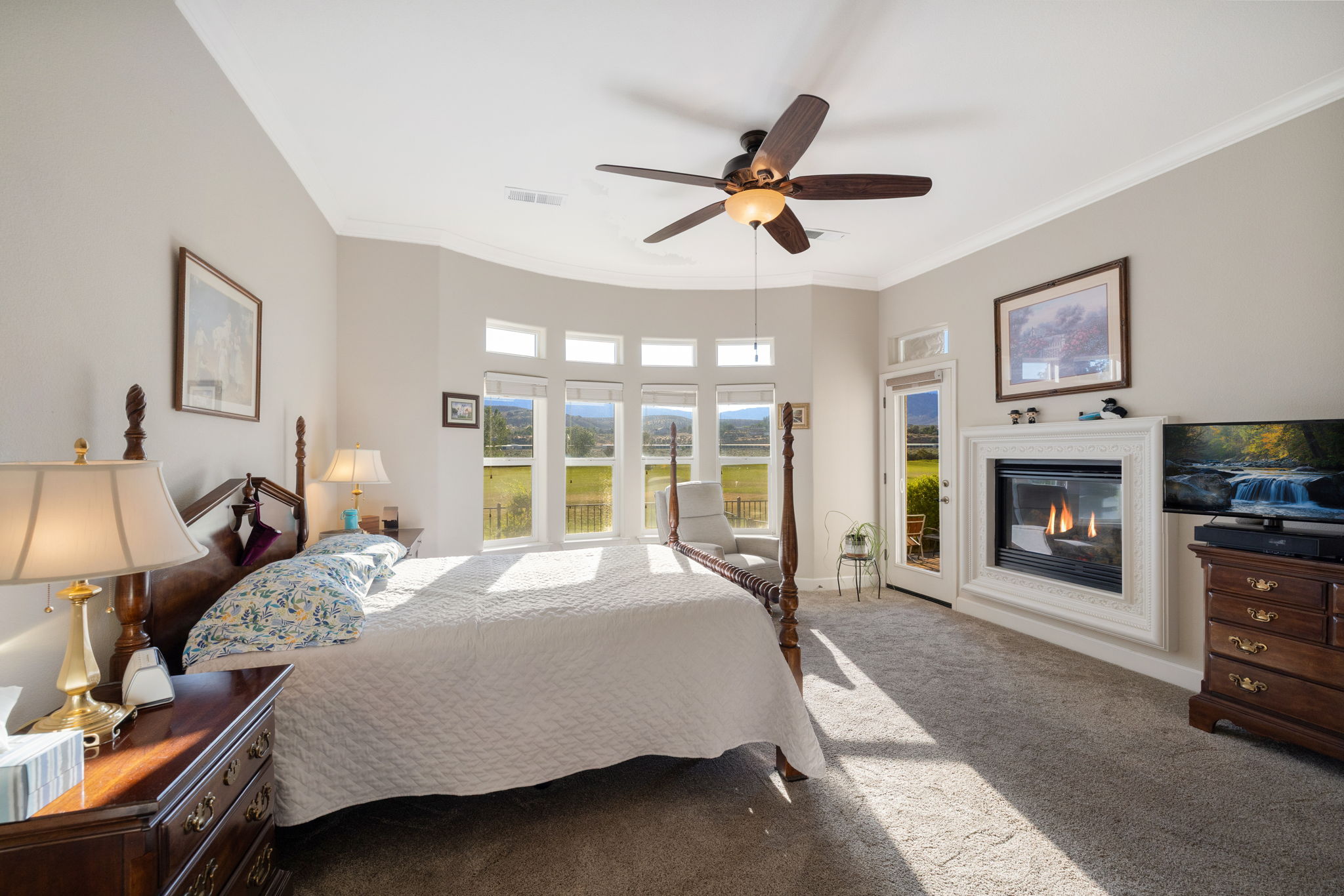  Refined Minden Living with Designer Touches and Captivating Mountain Views - 物件實景