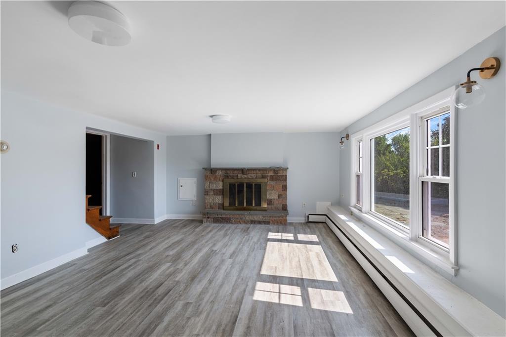 Portsmouth, Rhode Island, 02871, United States, 3 Bedrooms Bedrooms, ,2 BathroomsBathrooms,Residential,For Sale,1974528