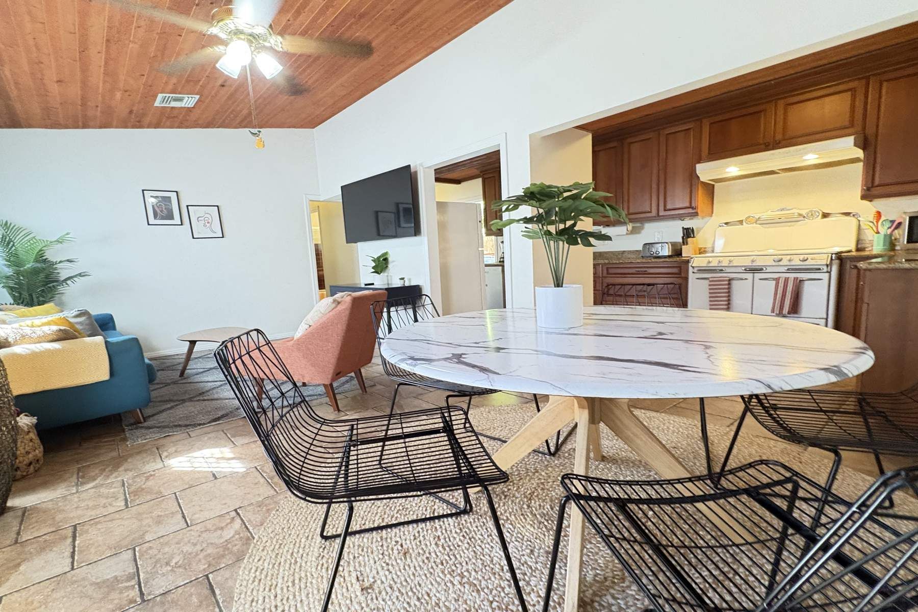  6041 Cleon Avenue - 物件實景