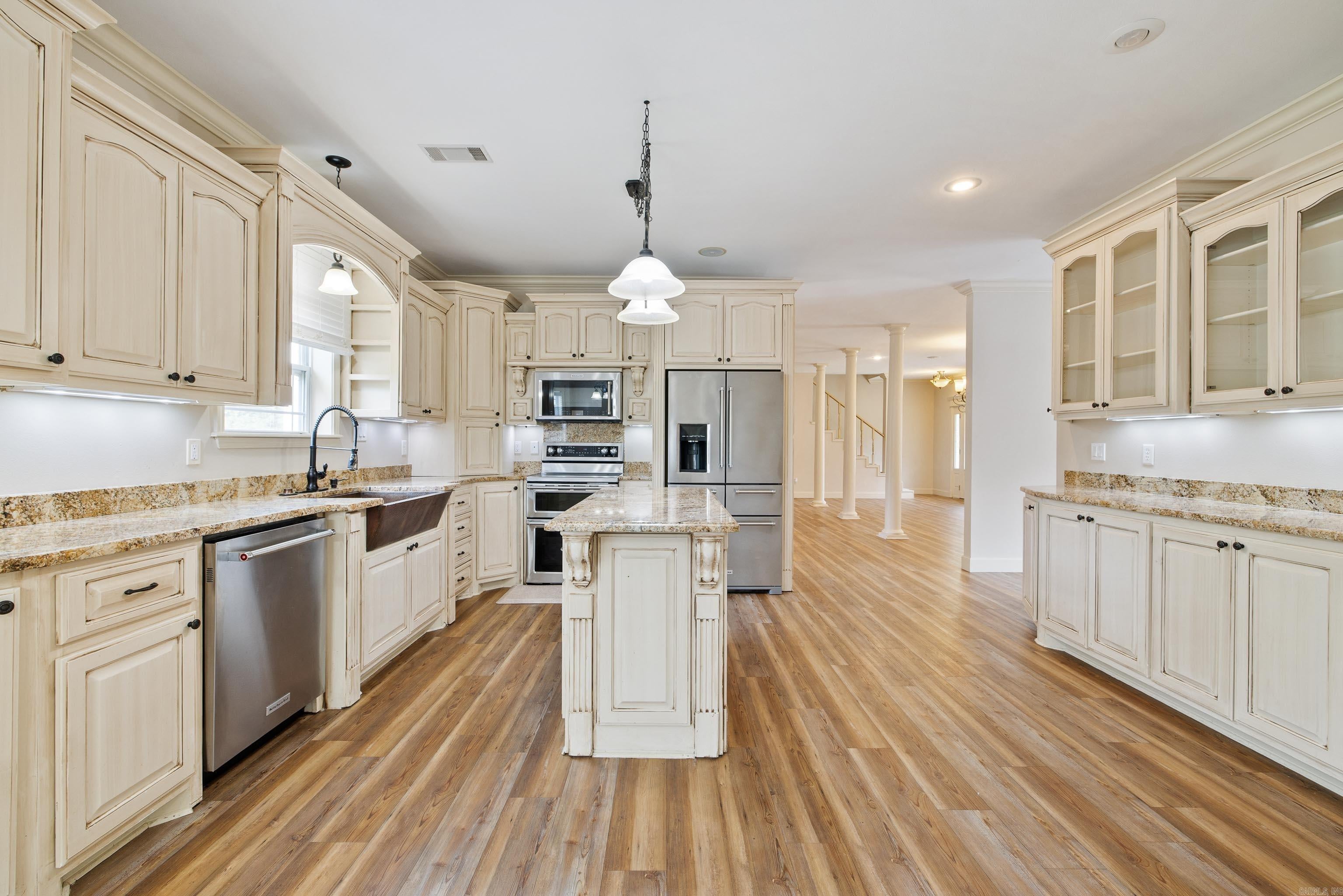 Benton, Arkansas, 72019, United States, 4 Bedrooms Bedrooms, ,4 BathroomsBathrooms,Residential,For Sale,2048594