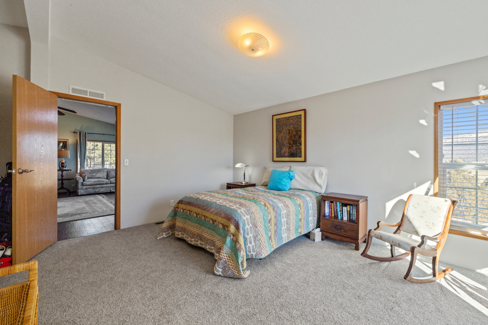 KLAMATH FALLS, Oregon, 97603, United States, 3 Bedrooms Bedrooms, ,2 BathroomsBathrooms,Residential,For Sale,1984310