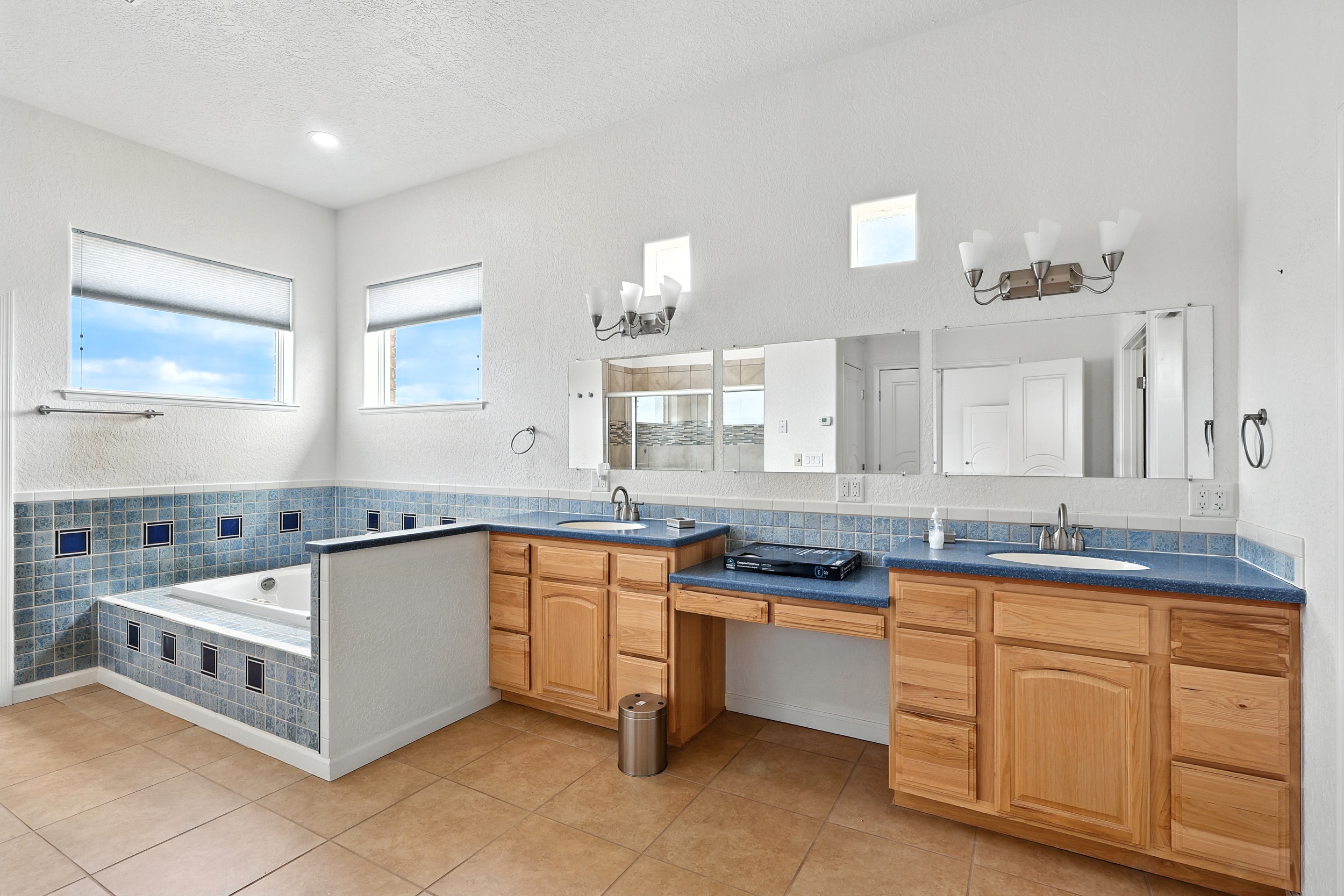 Belen, New Mexico, 87002, United States, 3 Bedrooms Bedrooms, ,3 BathroomsBathrooms,Residential,For Sale,1973805