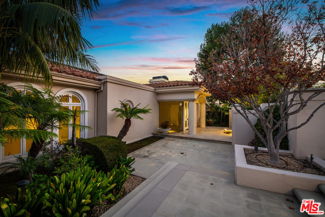 Beverly Hills, California, 90210, United States, 5 Bedrooms Bedrooms, ,4 BathroomsBathrooms,Residential,For Sale,1991118