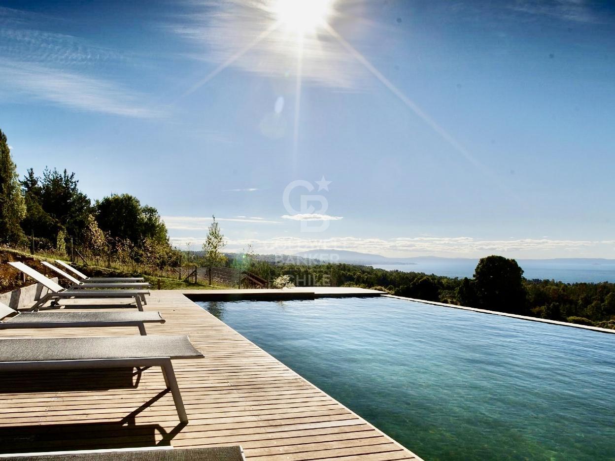 Pucón, Chile, 5 Bedrooms Bedrooms, ,5 BathroomsBathrooms,Residential,For Sale,1684687