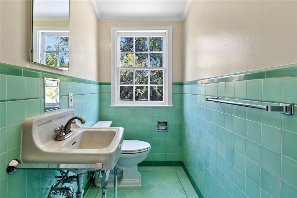 Sherman Oaks, California, 91403, United States, 4 Bedrooms Bedrooms, ,3 BathroomsBathrooms,Residential,For Sale,1848816