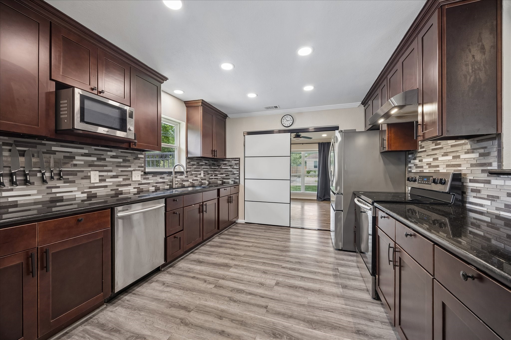  5243 Caversham Drive - 物件實景