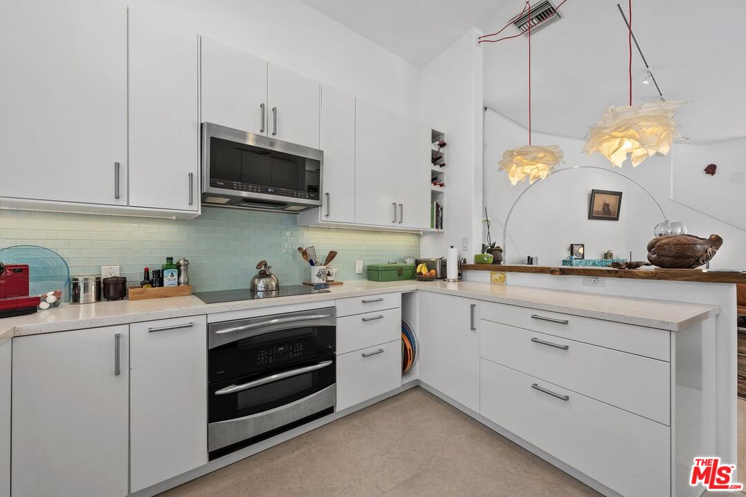 Venice, California, 90291, United States, 4 Bedrooms Bedrooms, ,4 BathroomsBathrooms,Residential,For Sale,1926607