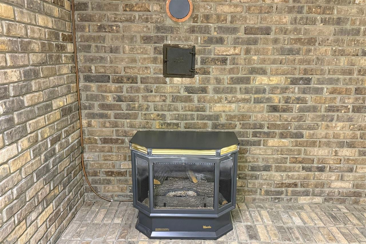 Scottsville, Kentucky, 42164, United States, 4 Bedrooms Bedrooms, ,3 BathroomsBathrooms,Residential,For Sale,1995978