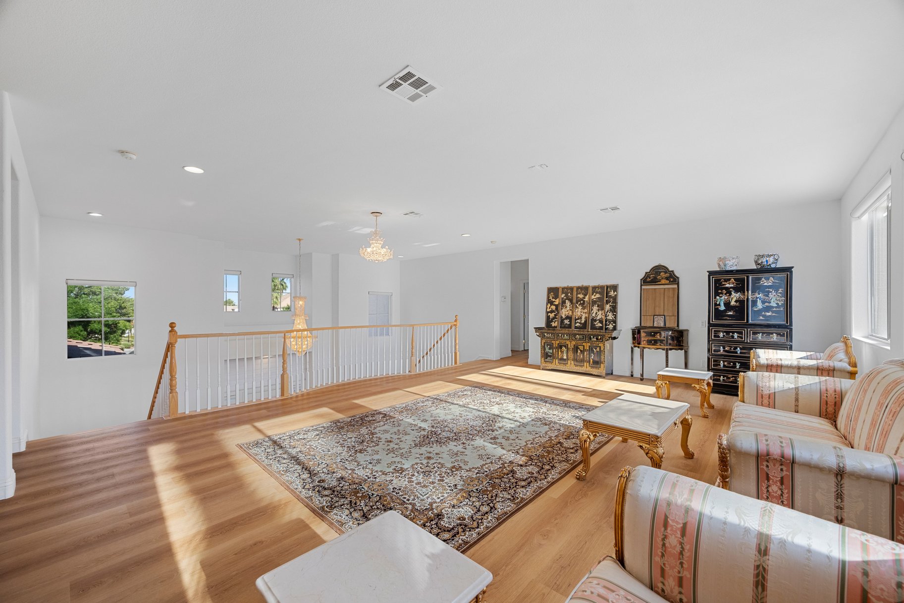  Highly Upgraded 4,000 sq ft Estate in Gated Community - 物件實景