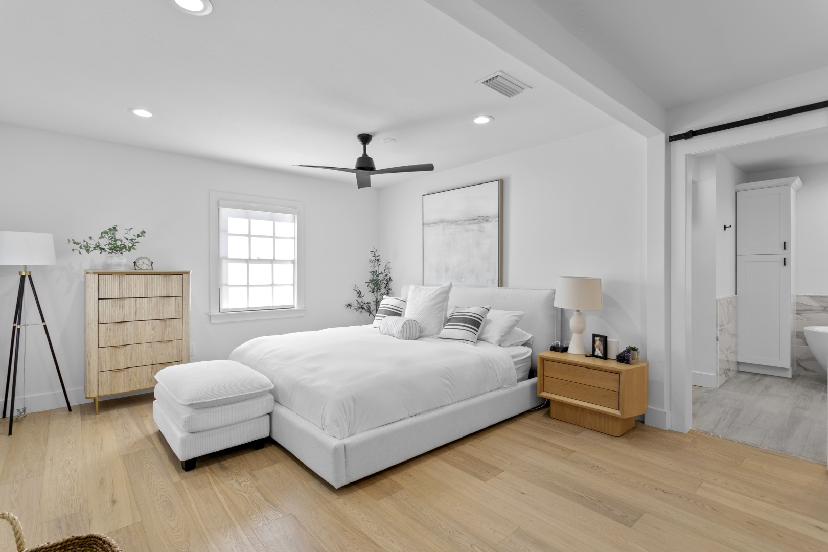 Tampa, Florida, 33629, United States, 4 Bedrooms Bedrooms, ,5 BathroomsBathrooms,Residential,For Sale,2010401