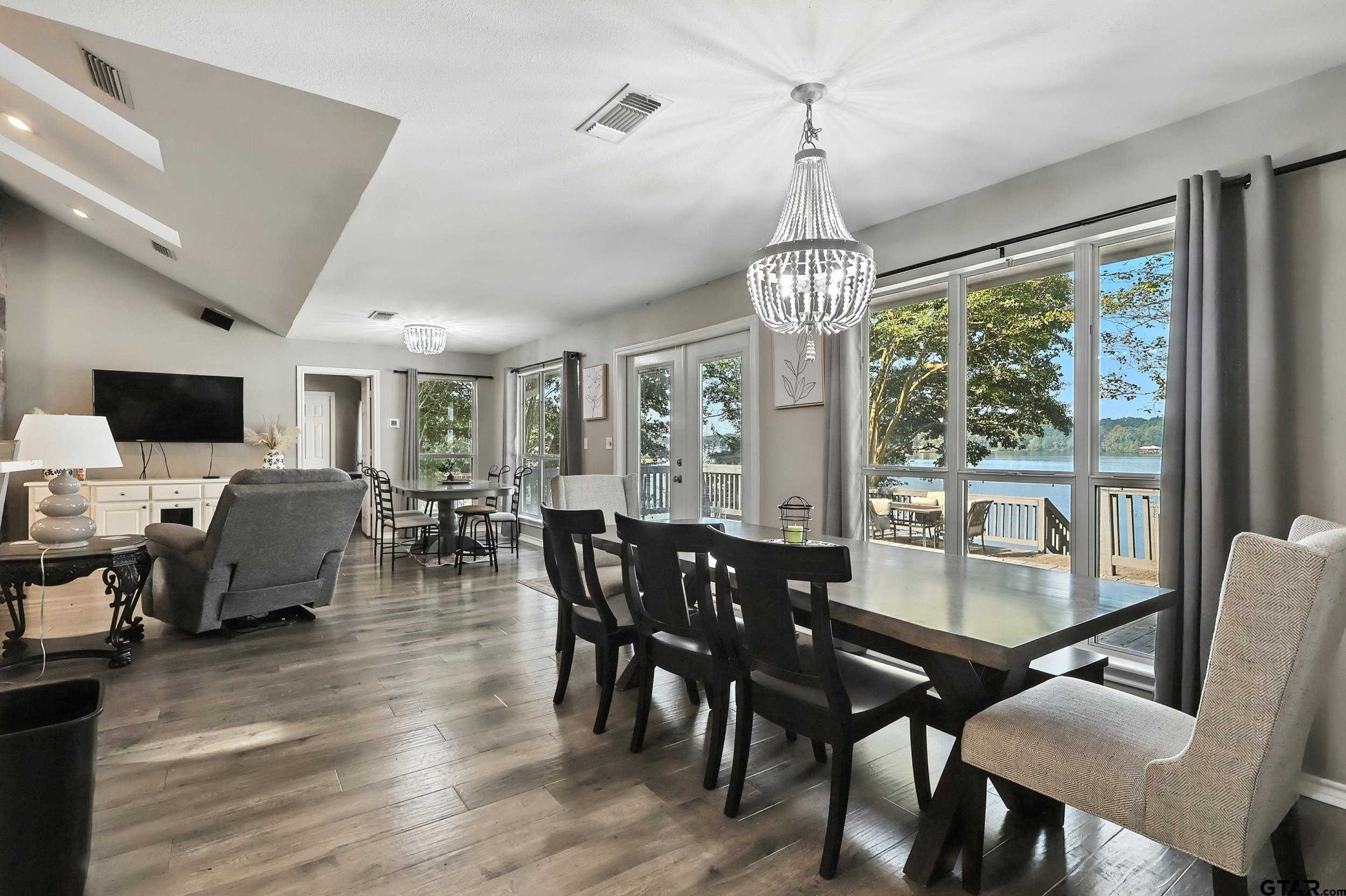 Pittsburg, Texas, 75686, United States, 3 Bedrooms Bedrooms, ,3 BathroomsBathrooms,Residential,For Sale,1977166