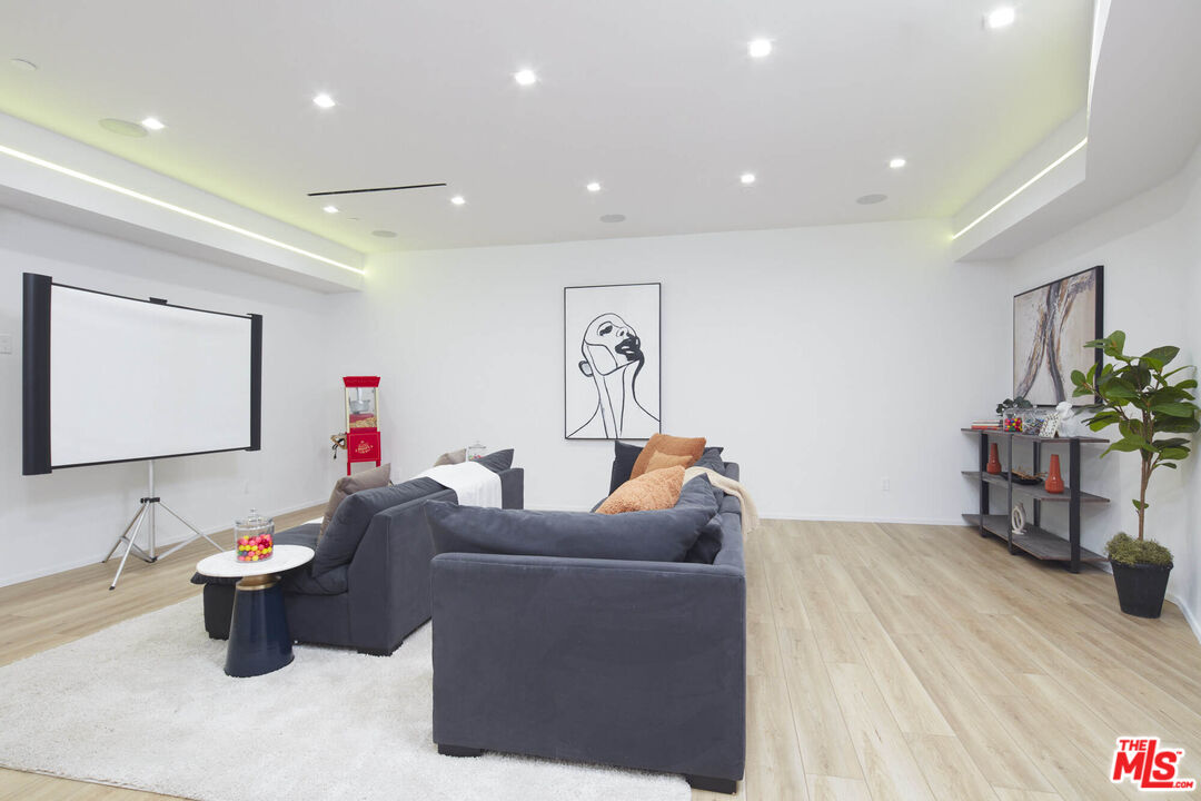 Culver City, California, 90230, United States, 4 Bedrooms Bedrooms, ,7 BathroomsBathrooms,Residential,For Sale,1804248