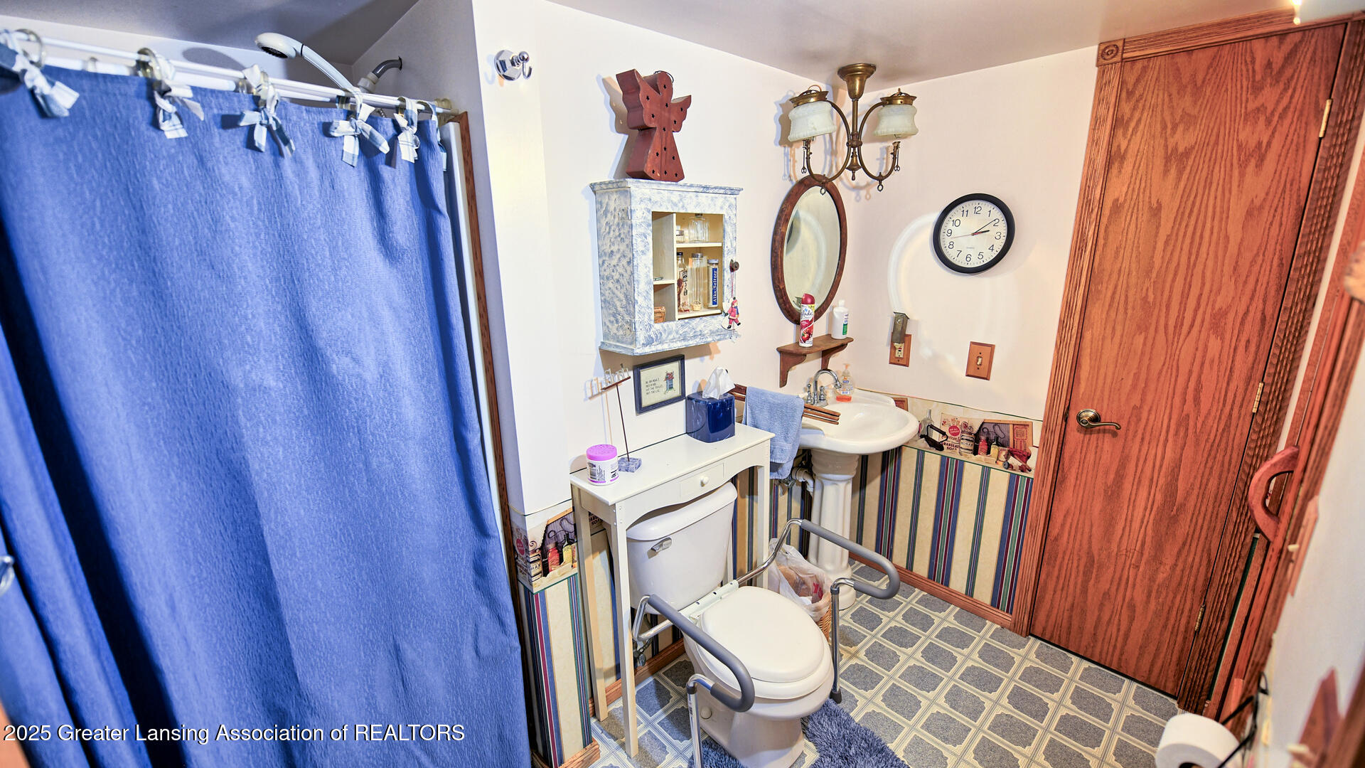 Portland, Michigan, 48875, United States, 5 Bedrooms Bedrooms, ,4 BathroomsBathrooms,Residential,For Sale,2001536