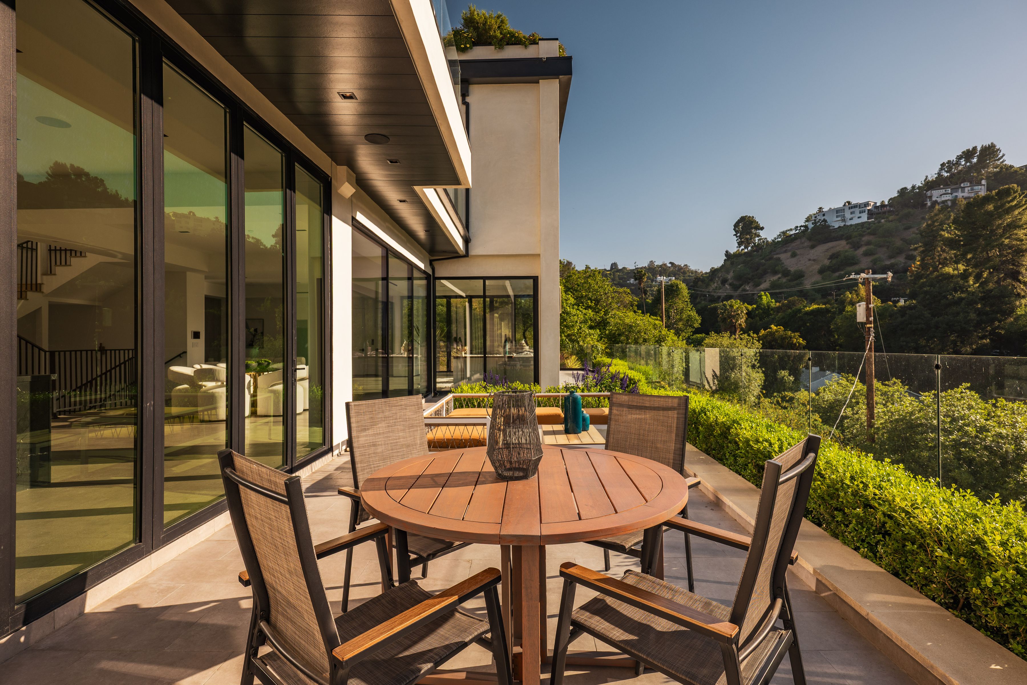  3920 Knobhill Drive - 物件實景