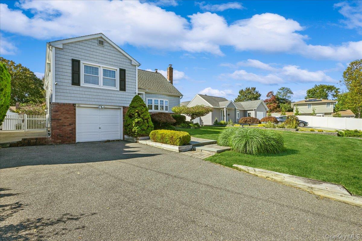 North Bellmore, New York, 11710, United States, 3 Bedrooms Bedrooms, ,2 BathroomsBathrooms,Residential,For Sale,1991697