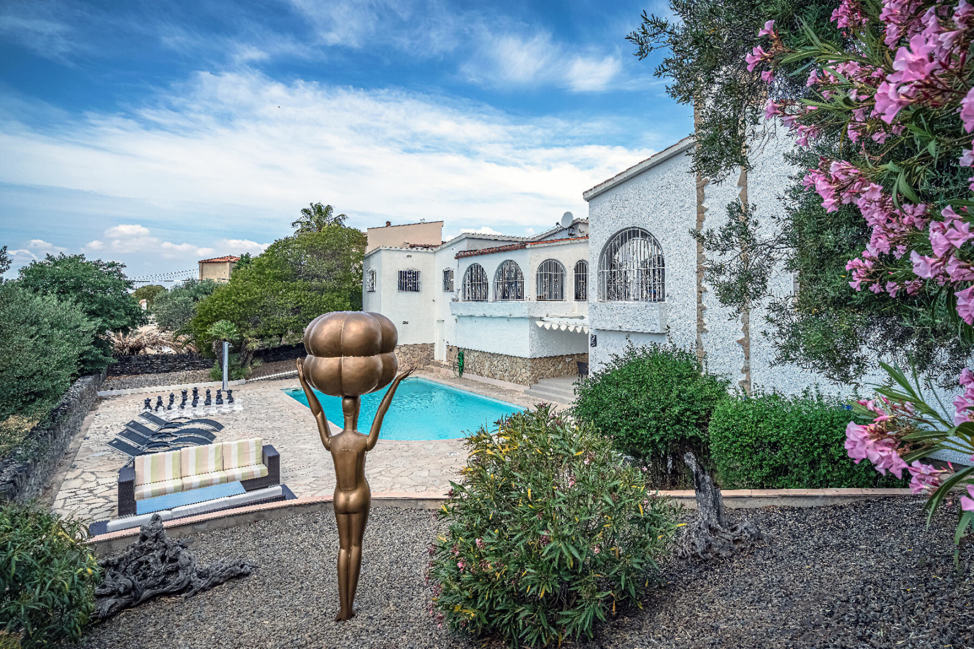  Andalusian style villa with fantastic pool area and views - 物件實景