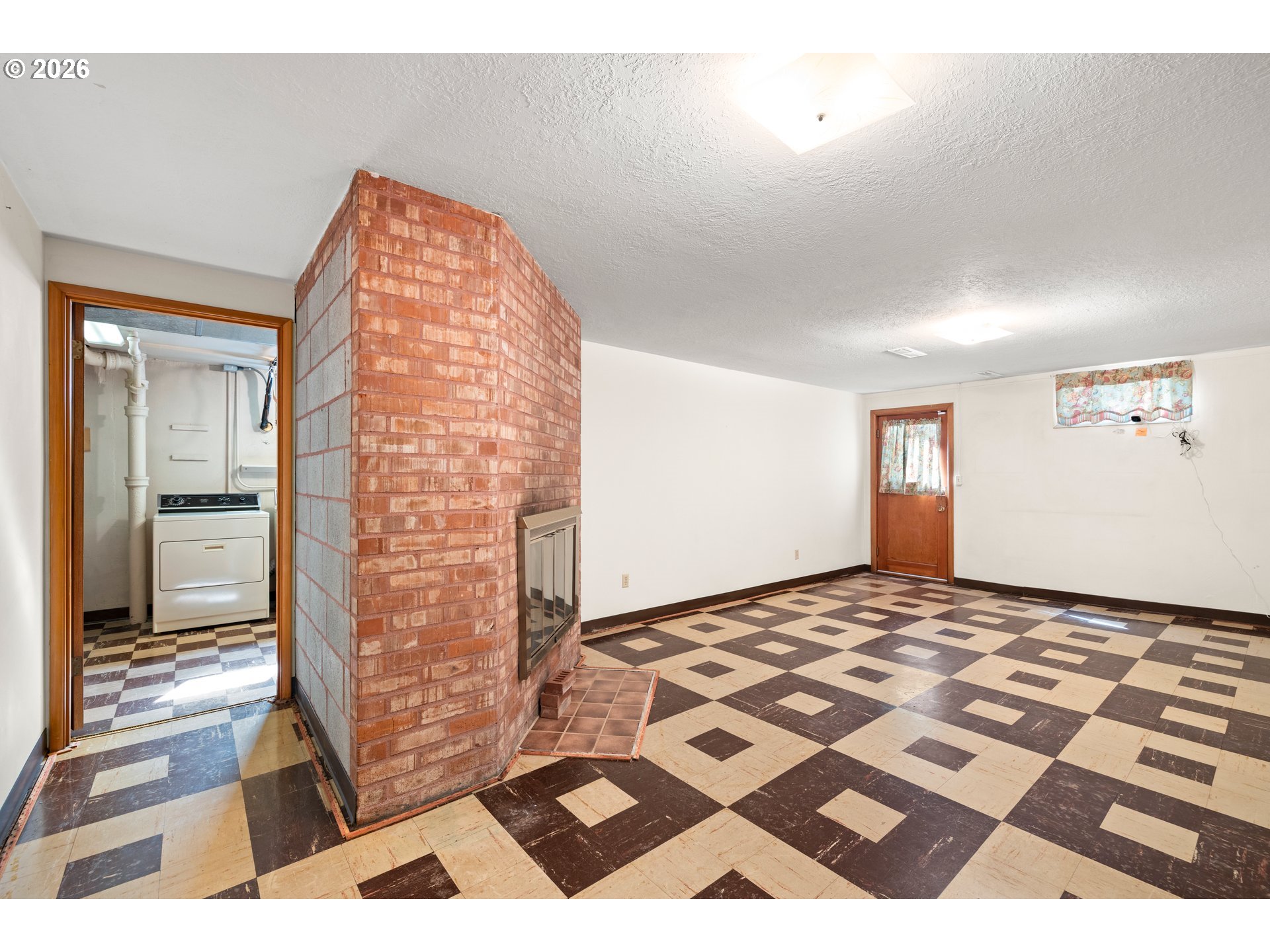 Portland, Oregon, 97230, United States, 3 Bedrooms Bedrooms, ,2 BathroomsBathrooms,Residential,For Sale,2040428