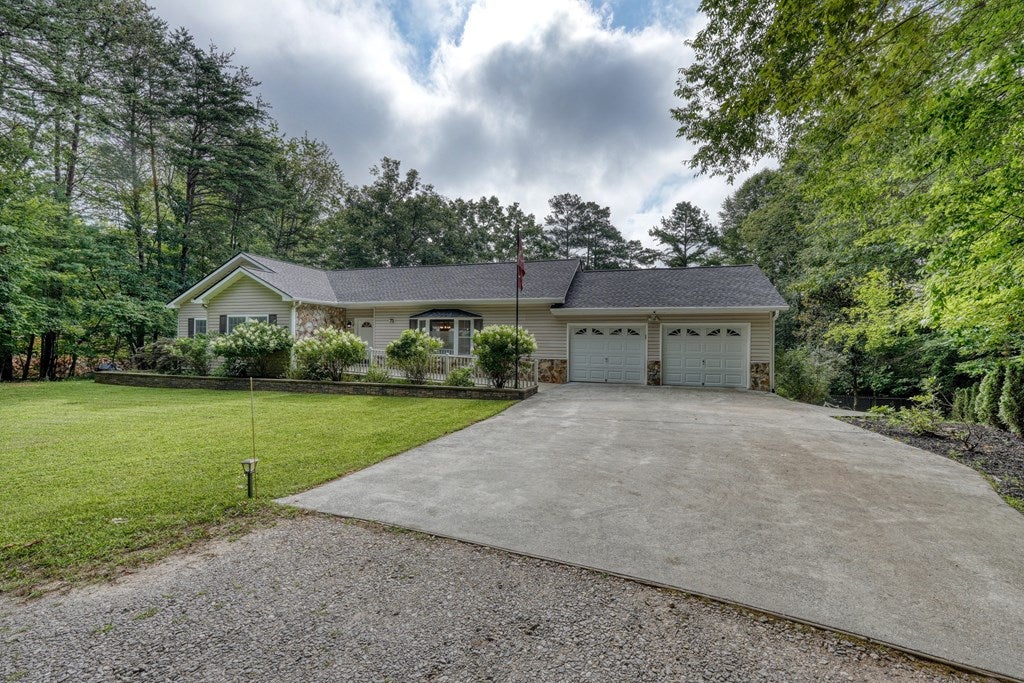 Murphy, North Carolina, 28906, United States, 3 Bedrooms Bedrooms, ,3 BathroomsBathrooms,Residential,For Sale,1902366
