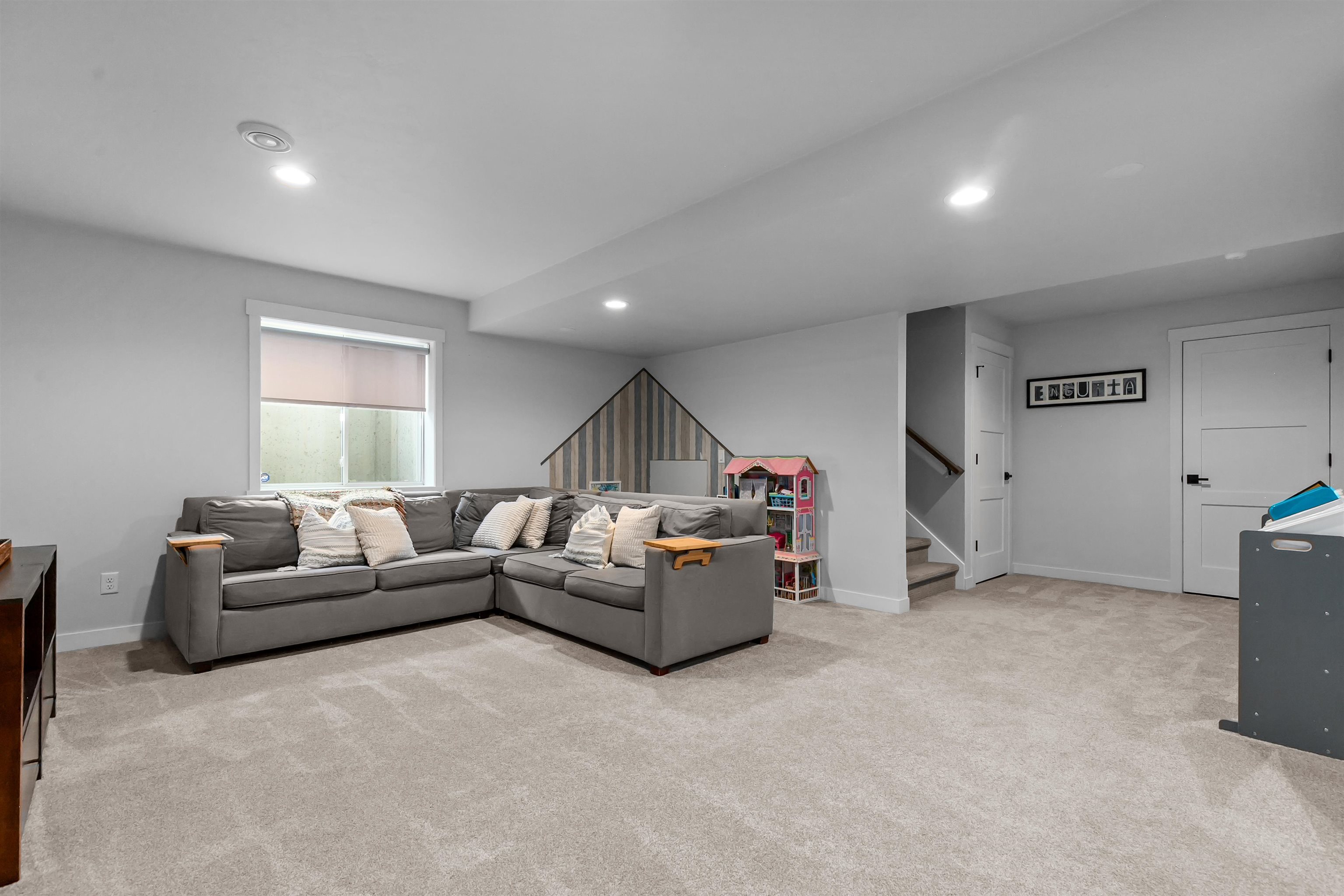 Appleton, Wisconsin, 54915, United States, 4 Bedrooms Bedrooms, ,4 BathroomsBathrooms,Residential,For Sale,1942939