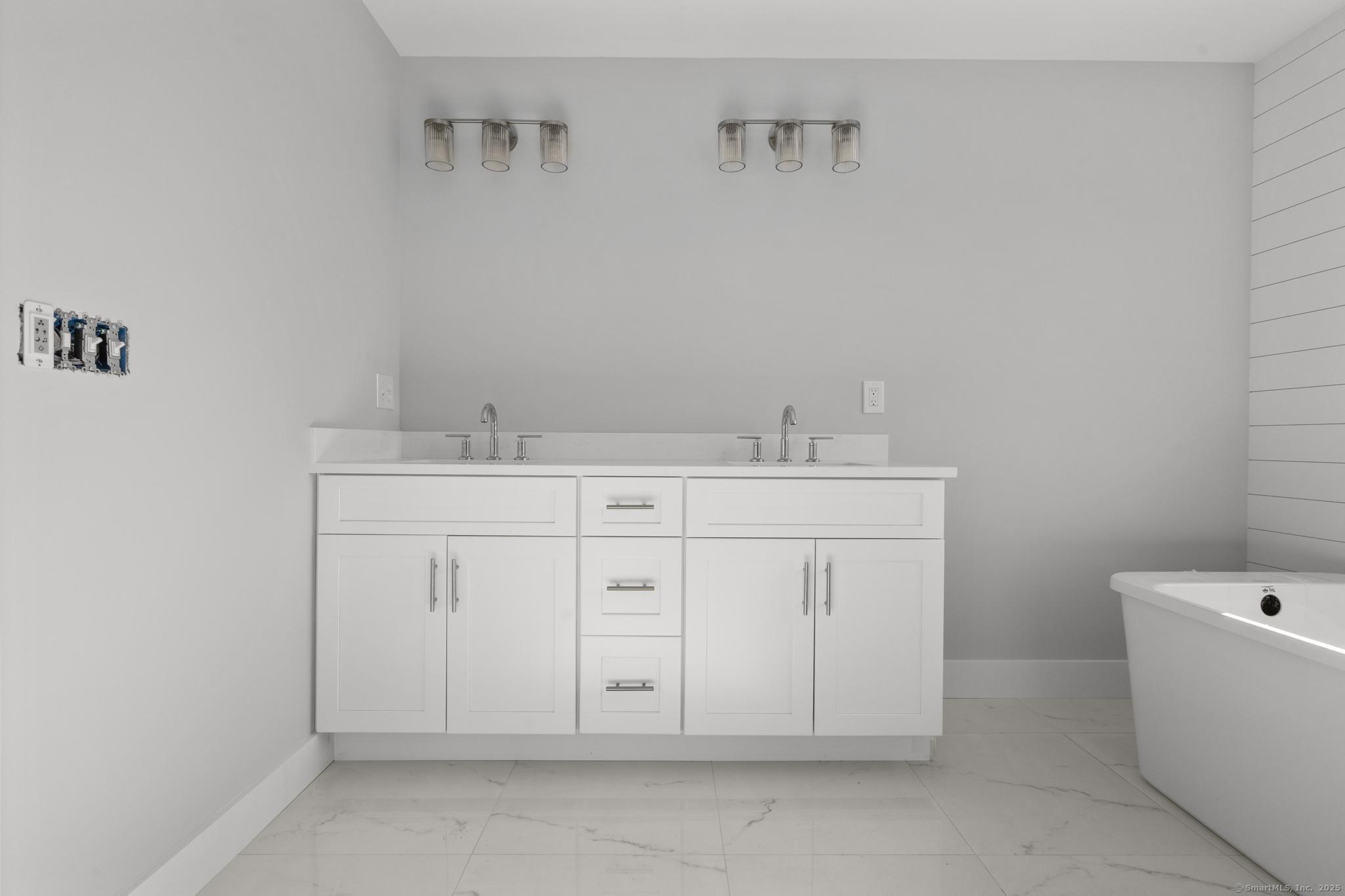 Milford, Connecticut, 06460, United States, 4 Bedrooms Bedrooms, ,4 BathroomsBathrooms,Residential,For Sale,1987652