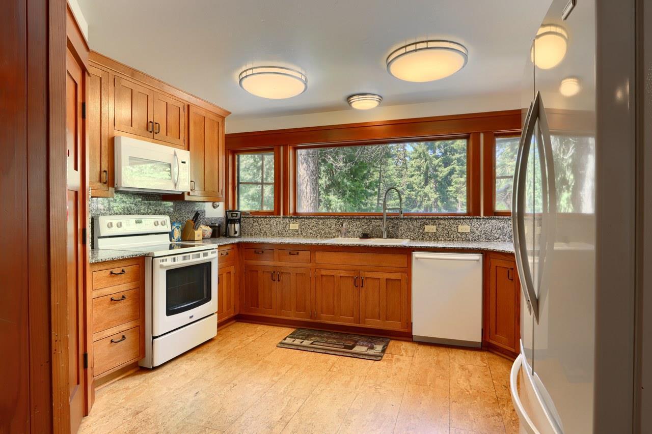 Yosemite West, California, 95389, United States, 3 Bedrooms Bedrooms, ,2 BathroomsBathrooms,Residential,For Sale,1980378