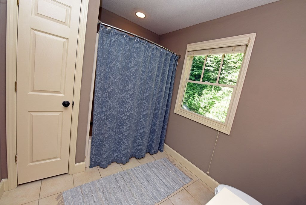 Hiawassee, Georgia, 30546, United States, 3 Bedrooms Bedrooms, ,4 BathroomsBathrooms,Residential,For Sale,1877027