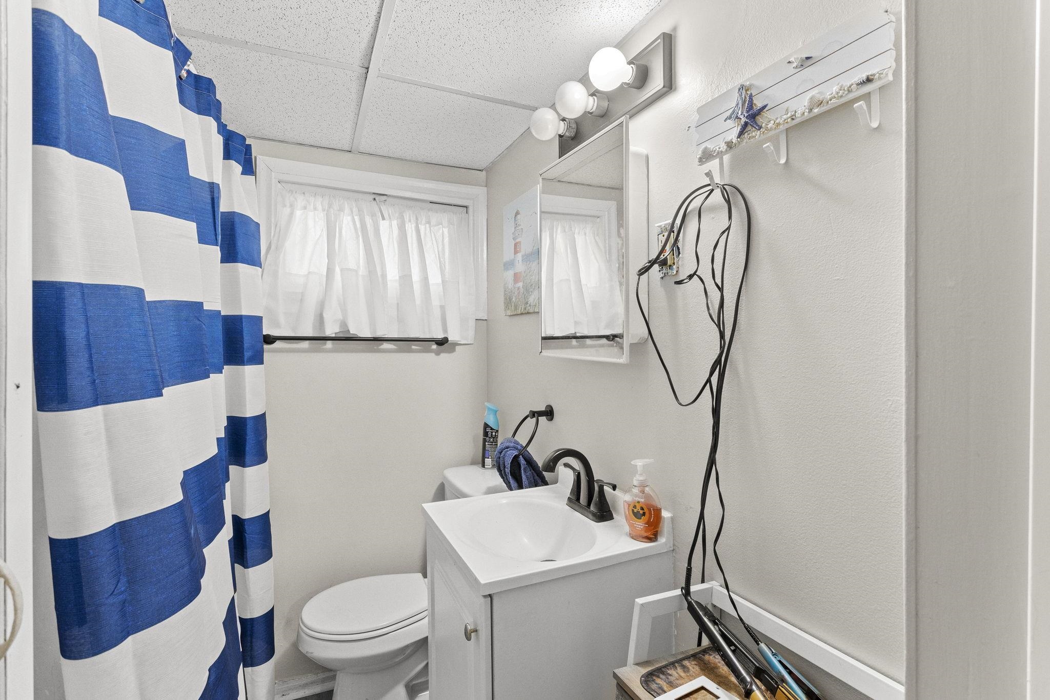 Manchester, New Hampshire, 03103, United States, ,Residential,For Sale,1981935