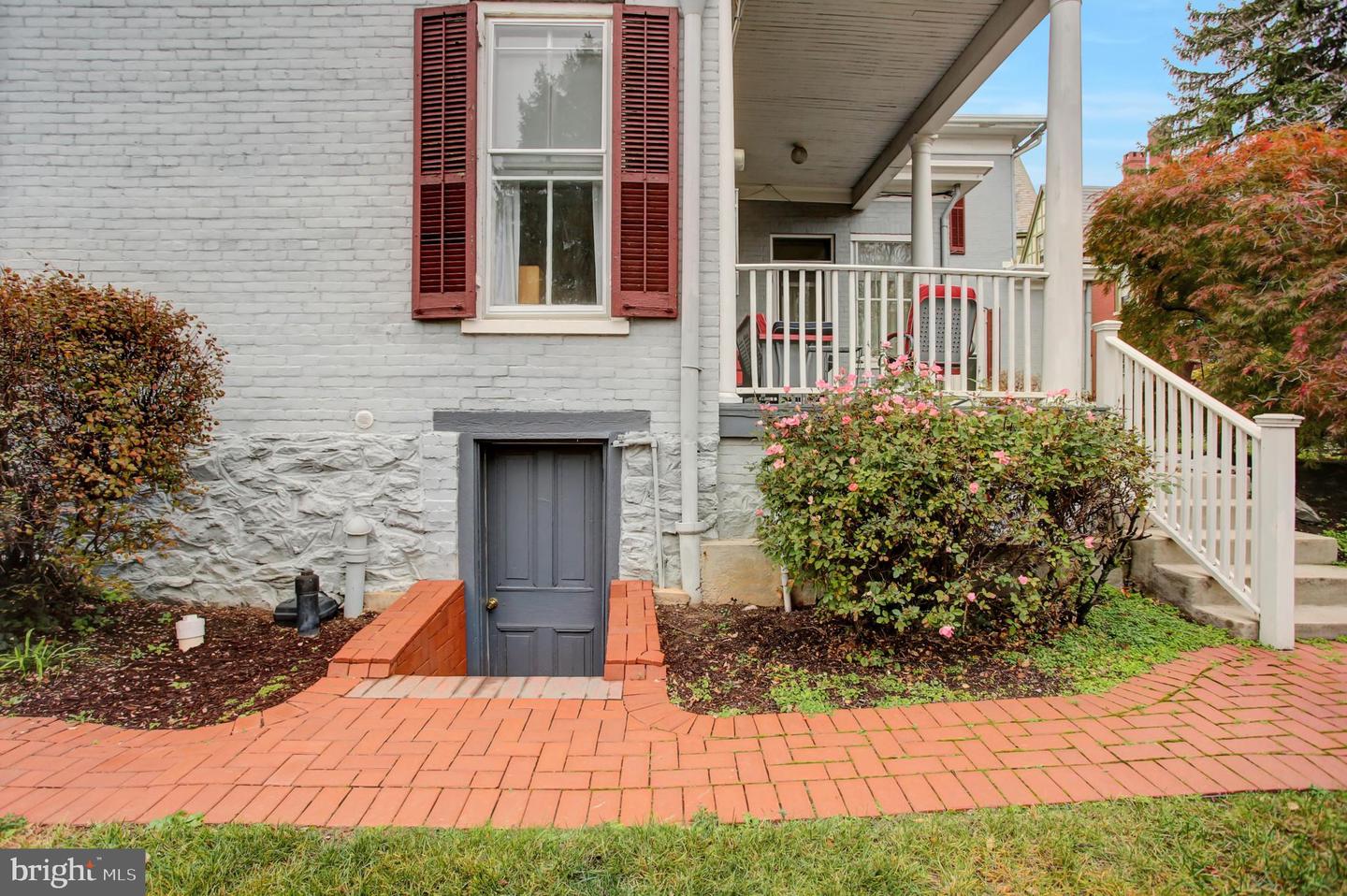 144 W Main Street, Waynesboro, Pennsylvania, 17268, United States, 7 Bedrooms Bedrooms, ,4 BathroomsBathrooms,Residential,For Sale,144 W Main Street,1662574