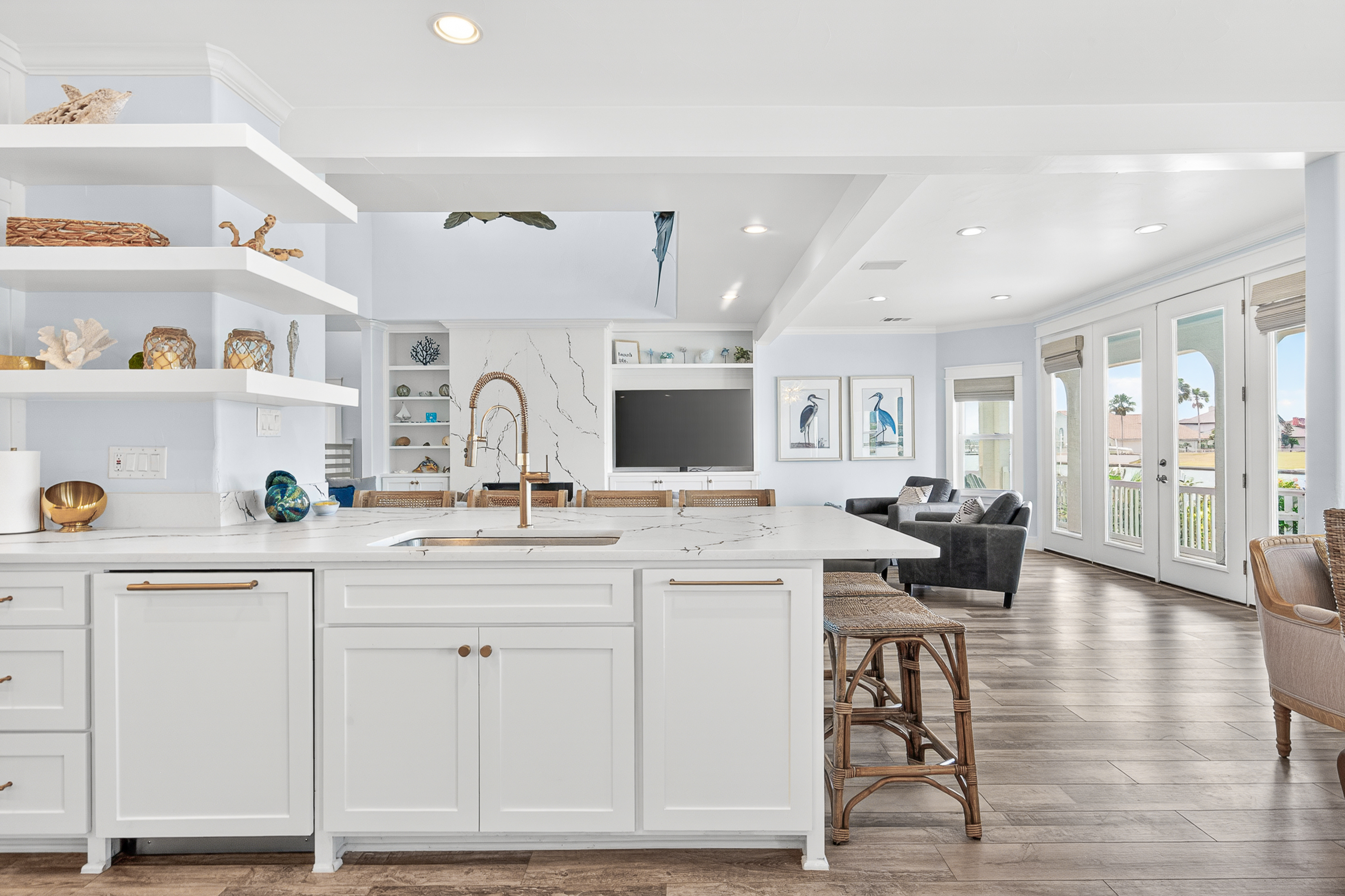  Canal-Front Estate in Island Moorings - 物件實景