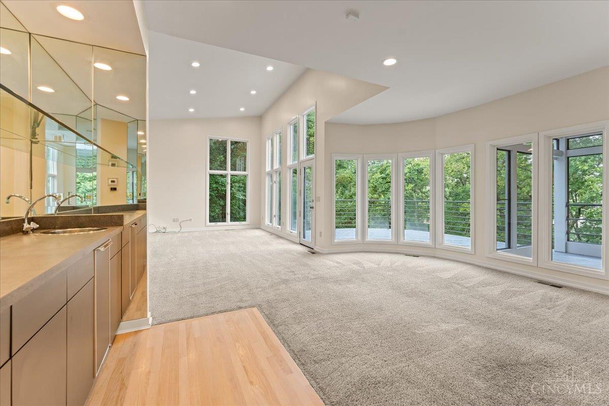 Cincinnati, Ohio, 45226, United States, 4 Bedrooms Bedrooms, ,4 BathroomsBathrooms,Residential,For Sale,1912021