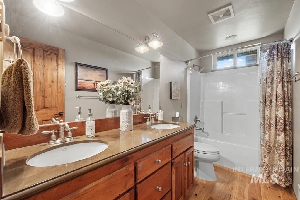 McCall, Idaho, 83638, United States, 4 Bedrooms Bedrooms, ,3 BathroomsBathrooms,Residential,For Sale,1825316