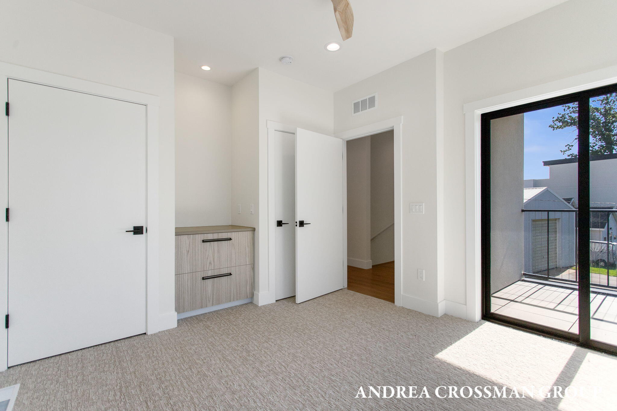 South Haven, Michigan, 49090, United States, 3 Bedrooms Bedrooms, ,3 BathroomsBathrooms,Residential,For Sale,1987512