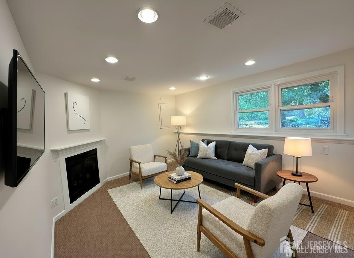 West Windsor, New Jersey, 08550, United States, 5 Bedrooms Bedrooms, ,3 BathroomsBathrooms,Residential,For Sale,1981003