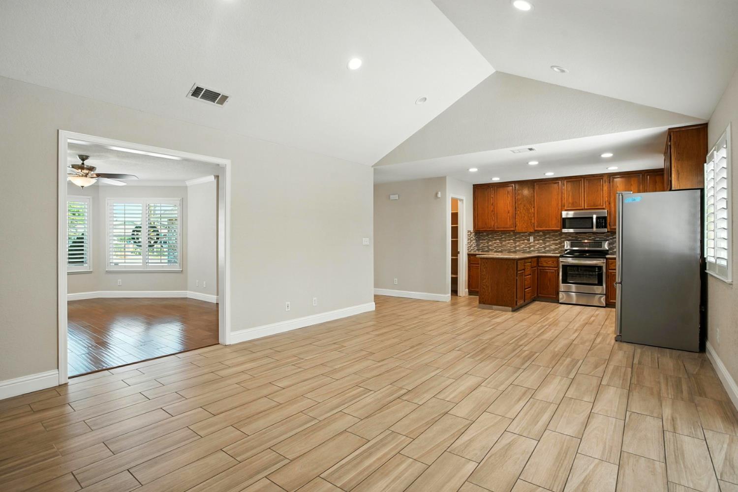 Galt, California, 95632, United States, 3 Bedrooms Bedrooms, ,2 BathroomsBathrooms,Residential,For Sale,1906984