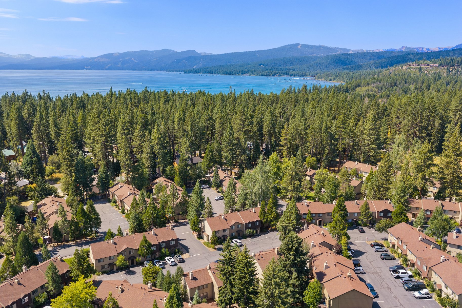  Lake Forest Glen 3 bedroom End Unit - 物件實景