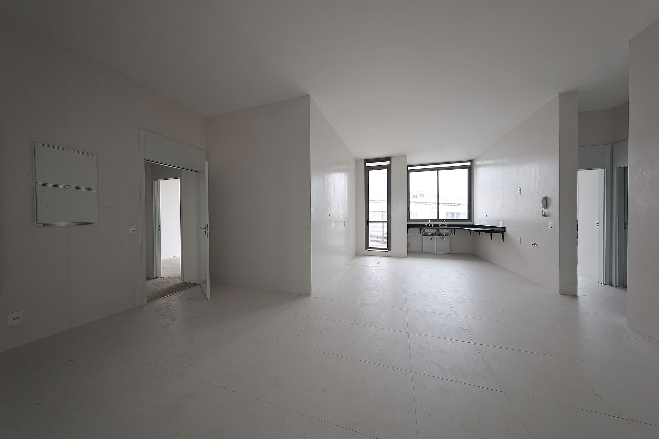  Linear Oceanfront Penthouse with Panoramic Views and Custom Potential - 物件實景