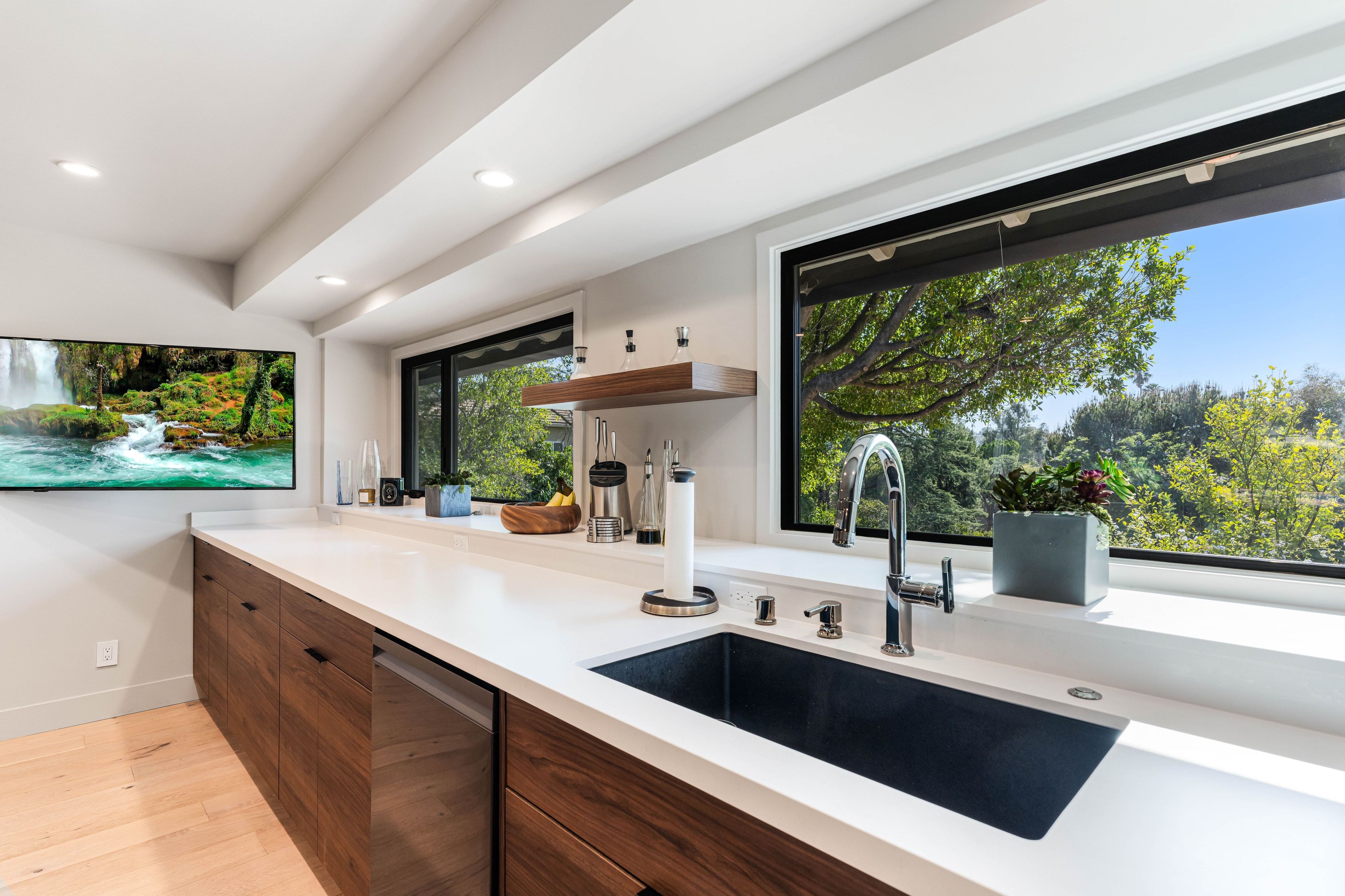  5950 Winnetka Avenue - 物件實景