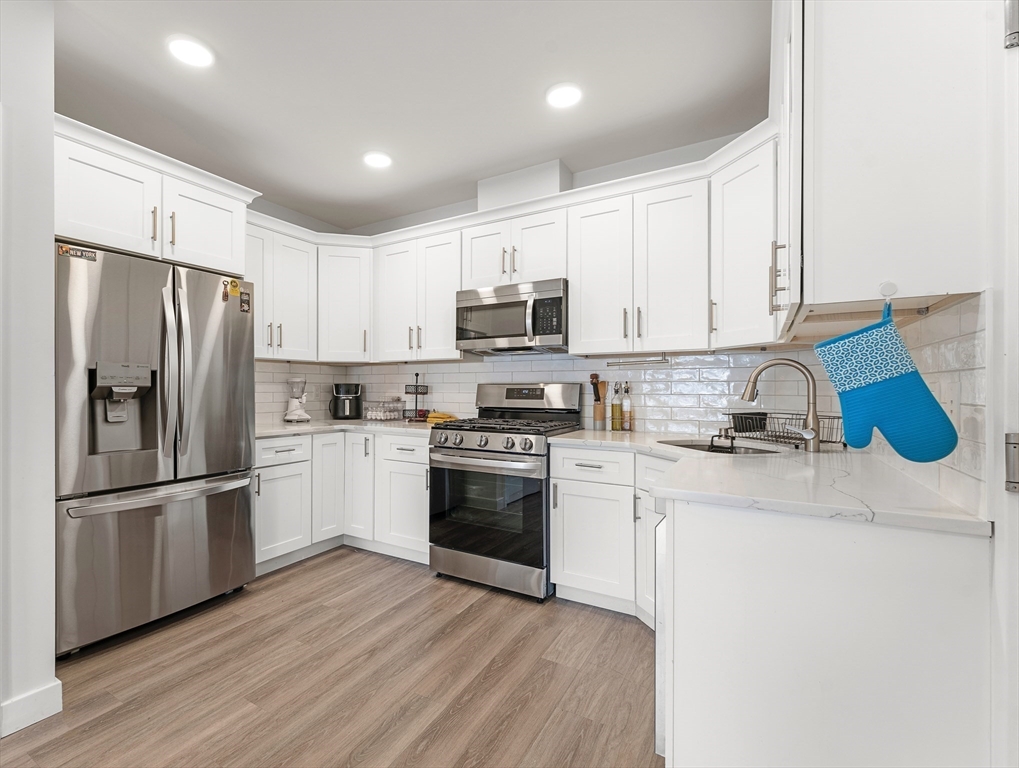 Revere, Massachusetts, 02151, United States, 2 Bedrooms Bedrooms, ,1 BathroomBathrooms,Residential,For Sale,1880903