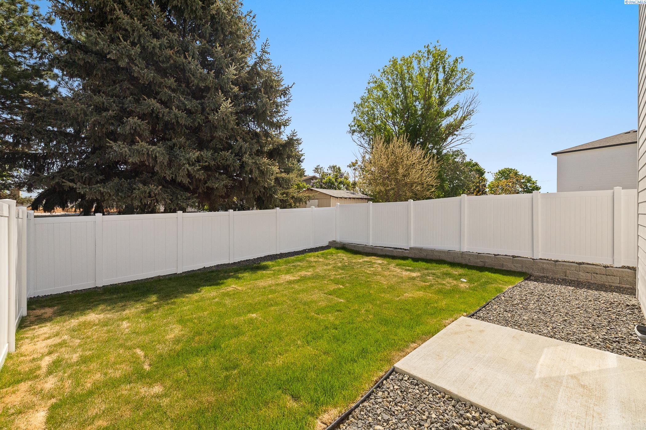 Kennewick, Washington, 99337, United States, 6 Bedrooms Bedrooms, ,Residential,For Sale,1941578
