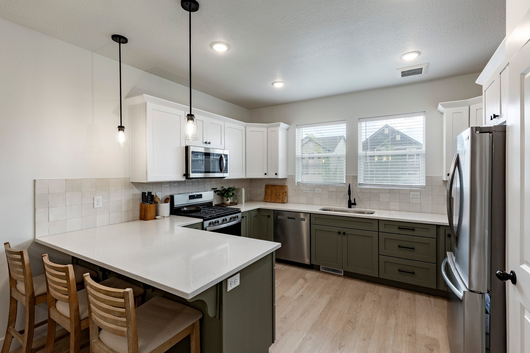 Beautifully Upgraded Townhome - 物件實景
