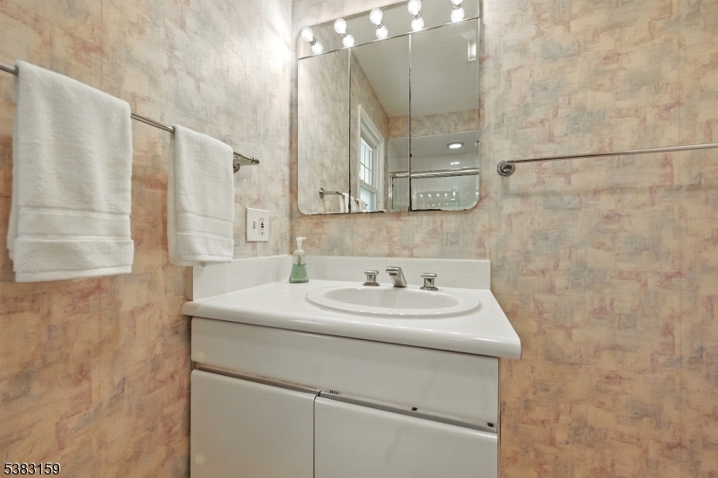 Westfield Town, New Jersey, 07090, United States, 3 Bedrooms Bedrooms, ,1 BathroomBathrooms,Residential,For Sale,1941836