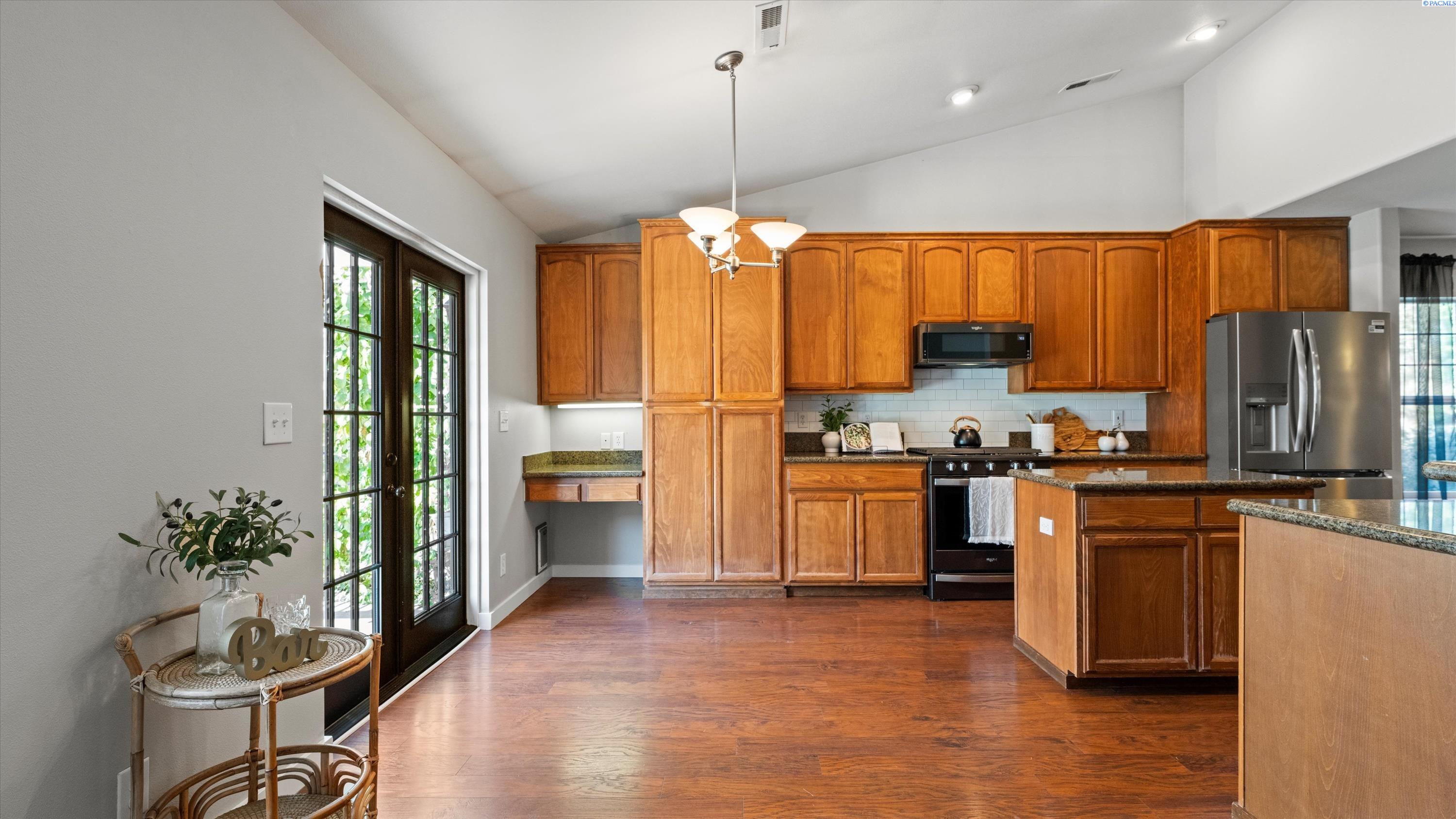 Pasco, Washington, 99301, United States, 4 Bedrooms Bedrooms, ,2 BathroomsBathrooms,Residential,For Sale,1956772