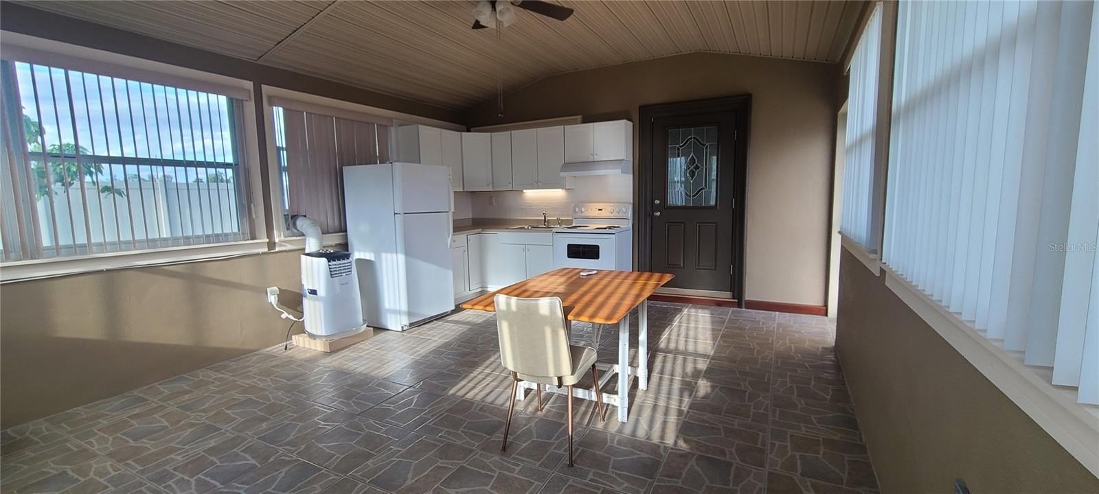 CLEARWATER, Florida, 33765, United States, 5 Bedrooms Bedrooms, ,3 BathroomsBathrooms,Residential,For Sale,2006178