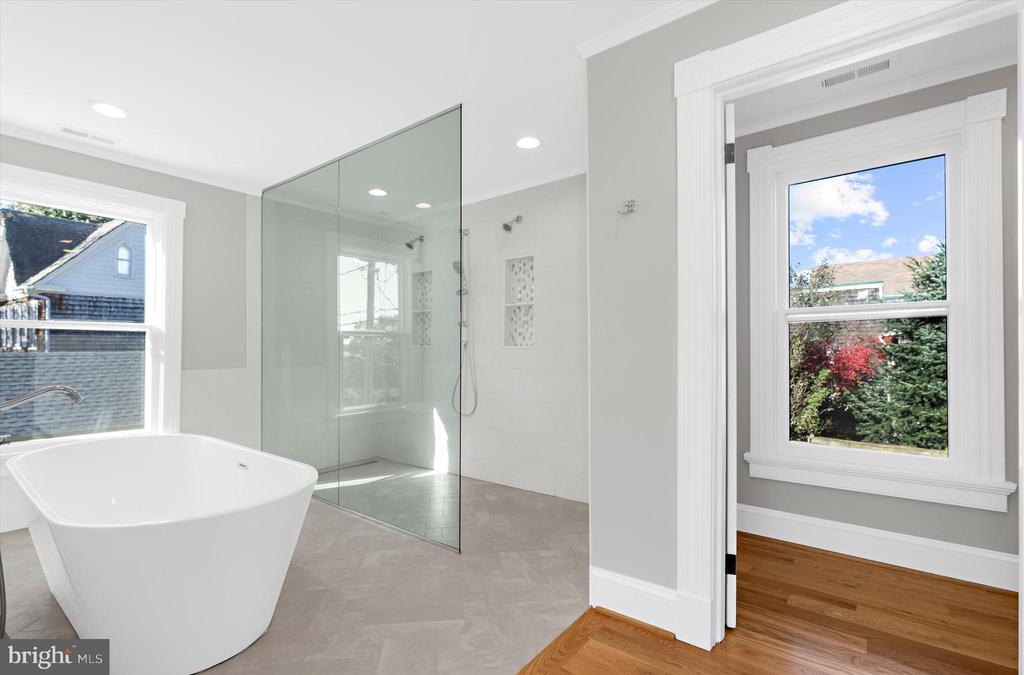 Chestertown, Maryland, 21620, United States, 5 Bedrooms Bedrooms, ,5 BathroomsBathrooms,Residential,For Sale,1988970